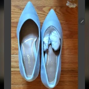 Vionic 389 Josie Sand Pumps Women Size 6 Kitten Heels New w/o box